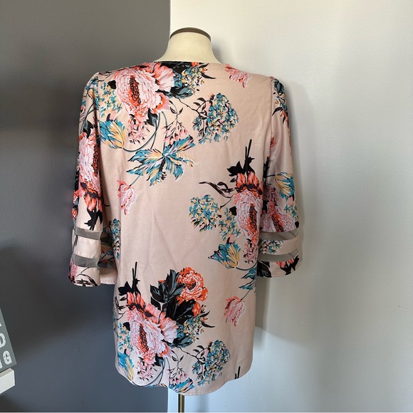 Floral top - Picture 3 of 4